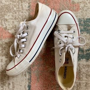 White Converse low-top Chucks